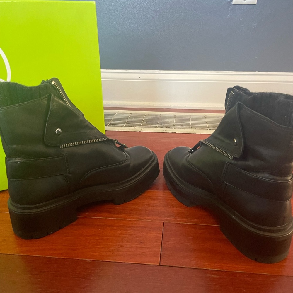 Sam Edelman Black Zip Up Boots Like New with box Size 9M - Picture 5 of 11